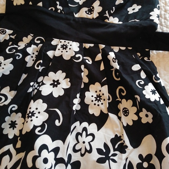 Dots Juniors Floral Strapless Dress - 3/4 - Picture 2 of 5